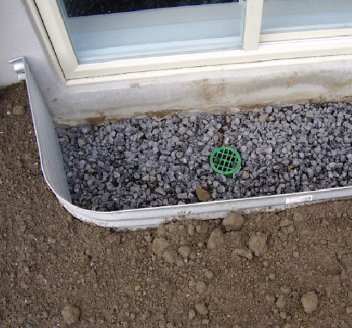 Pose et installation de margelle pour fenêtre de sous-sol | Sciage de béton J.Vaillancourt et fils inc.